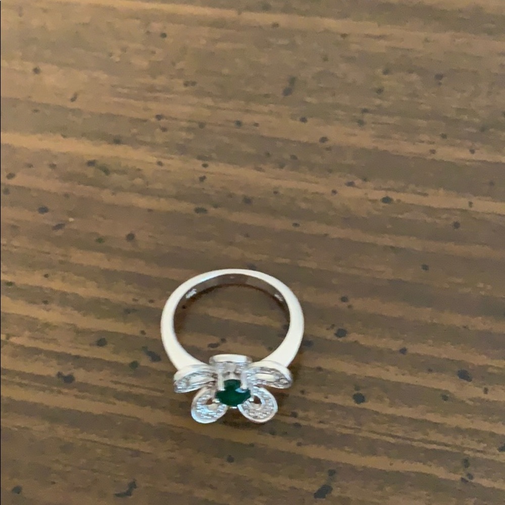 🍀 Belk Sterling Silver/Simulated Emerald Ring Size 6 🍀 - Picture 2 of 12